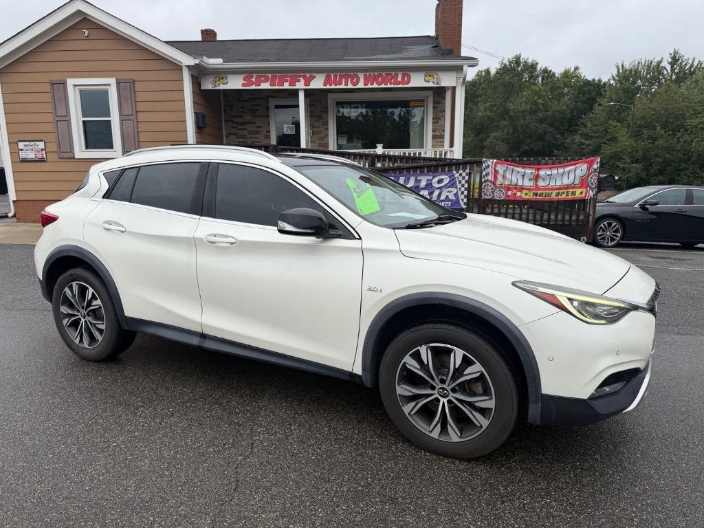 2018 INFINITI QX30 Premium
